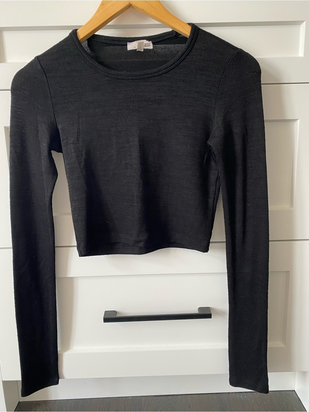 Wilfred Black Long-Sleeve Cropped Tee